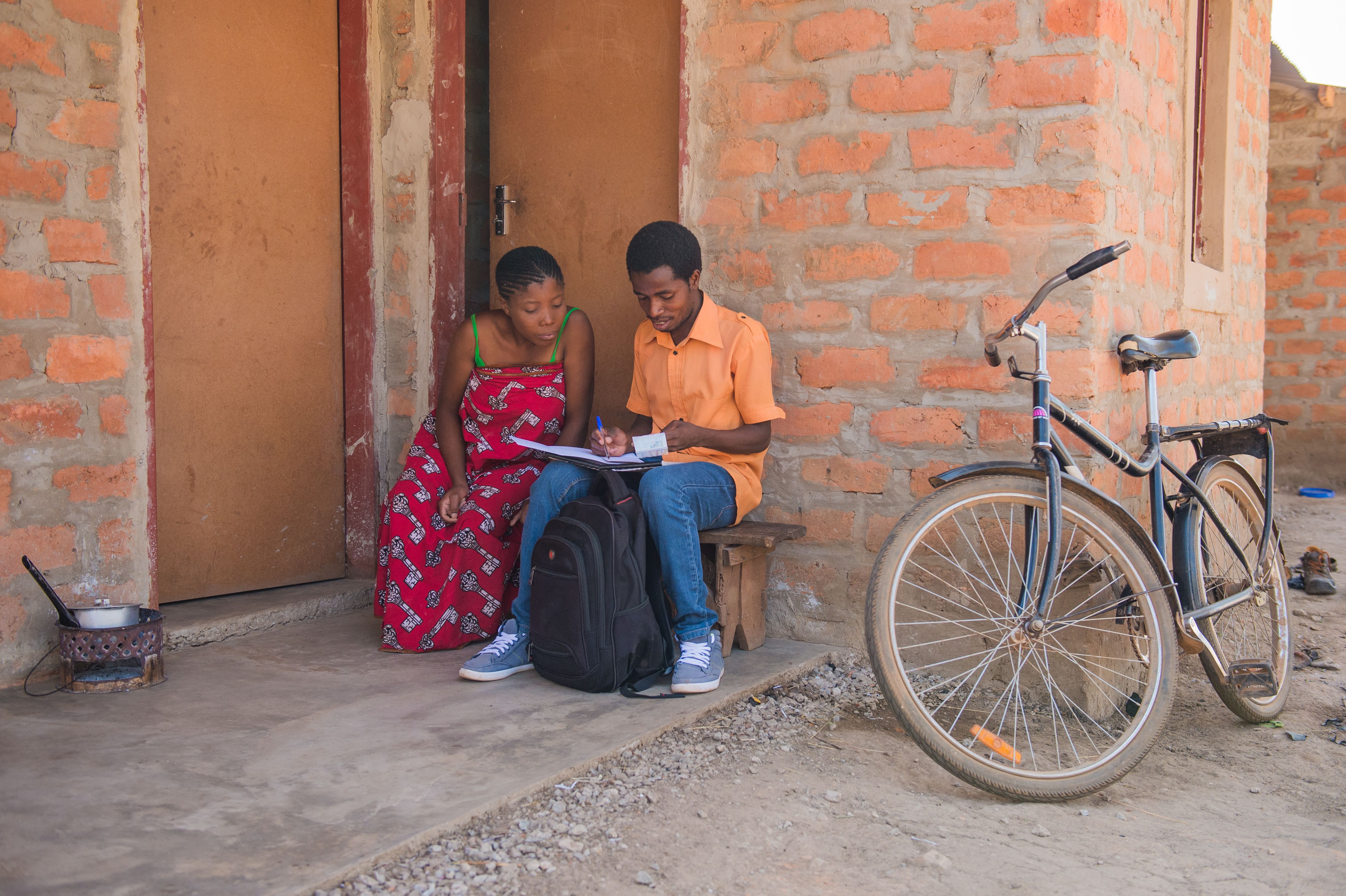 Una bicicleta de World Bicycle Relief facilita el acceso a la atención sanitaria