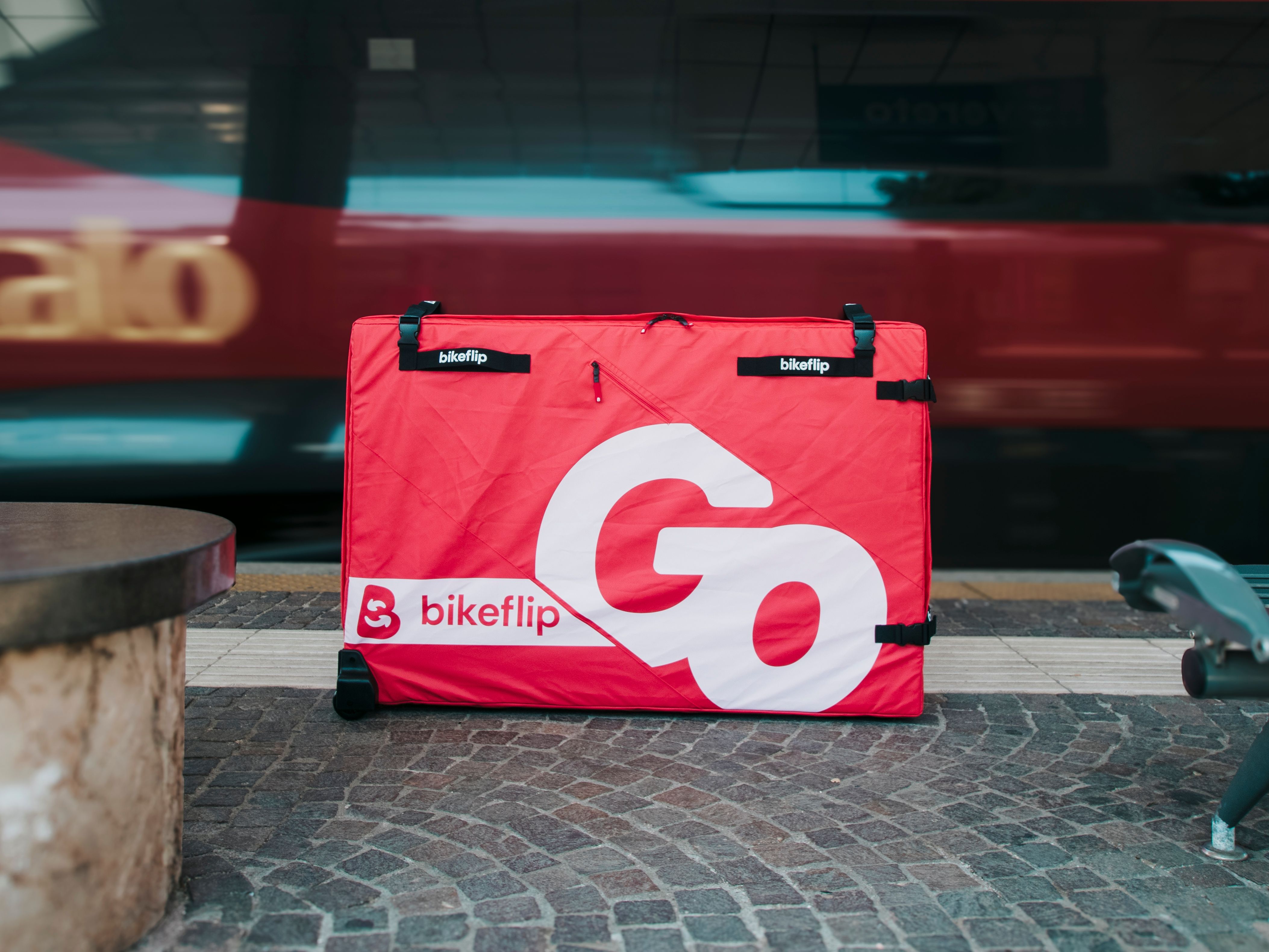 Vélo de bikepacking sur un itinéraire pittoresque en Europe